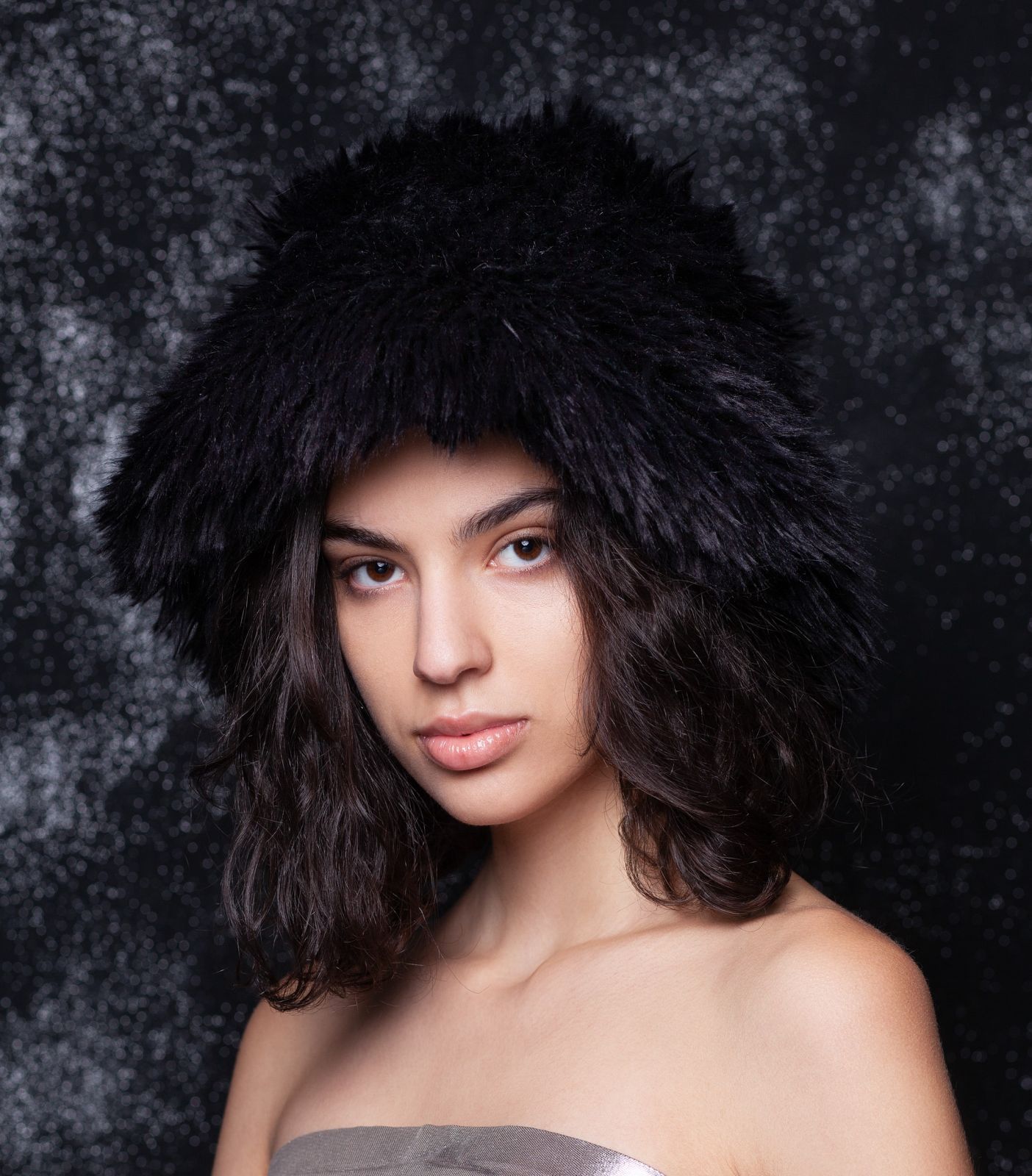 Photo #2 - Bucket hat eco fur Tissavel - lama obsidian