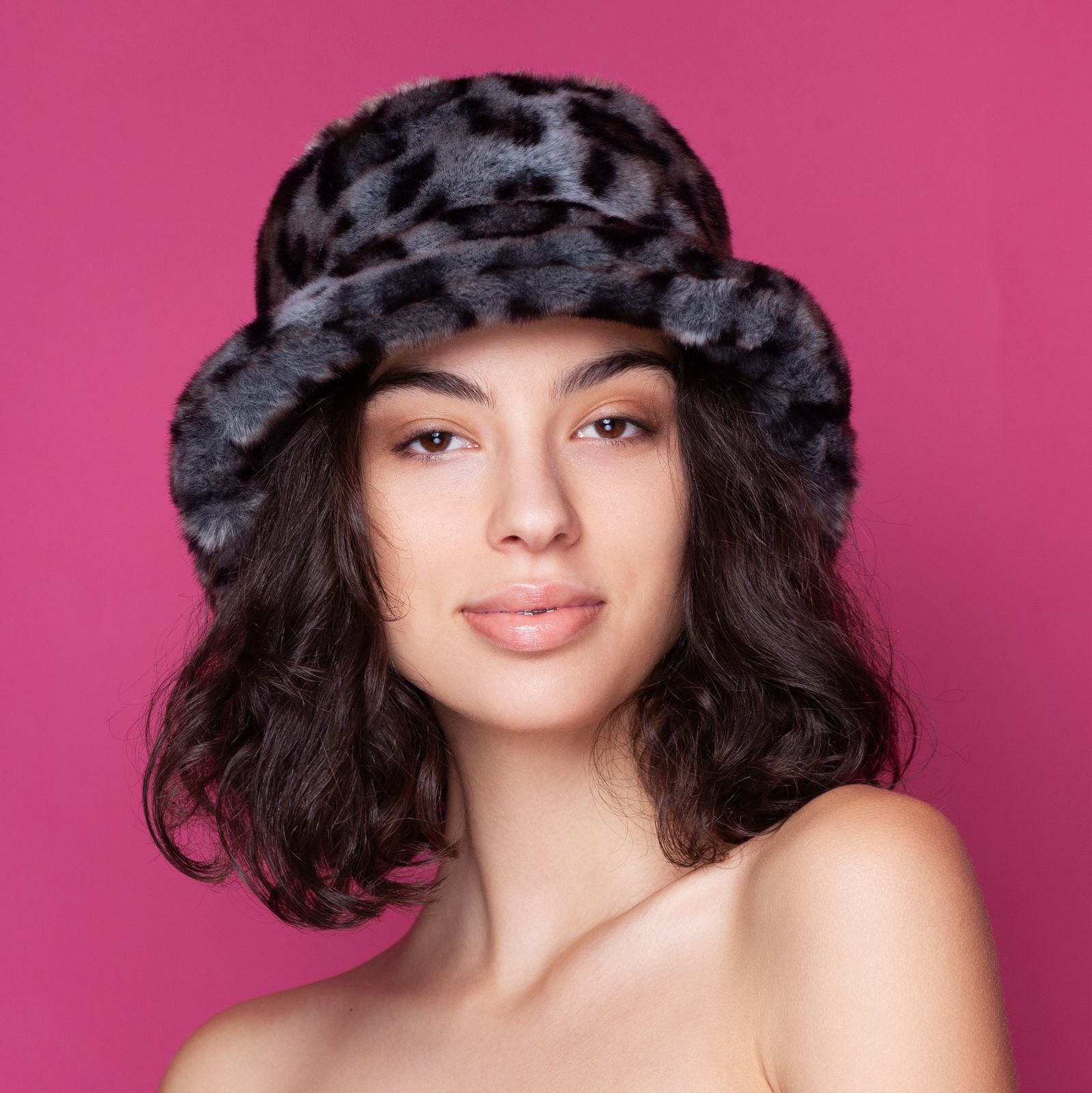 Photo #1 - Bucket hat snow leopard (pre-order)