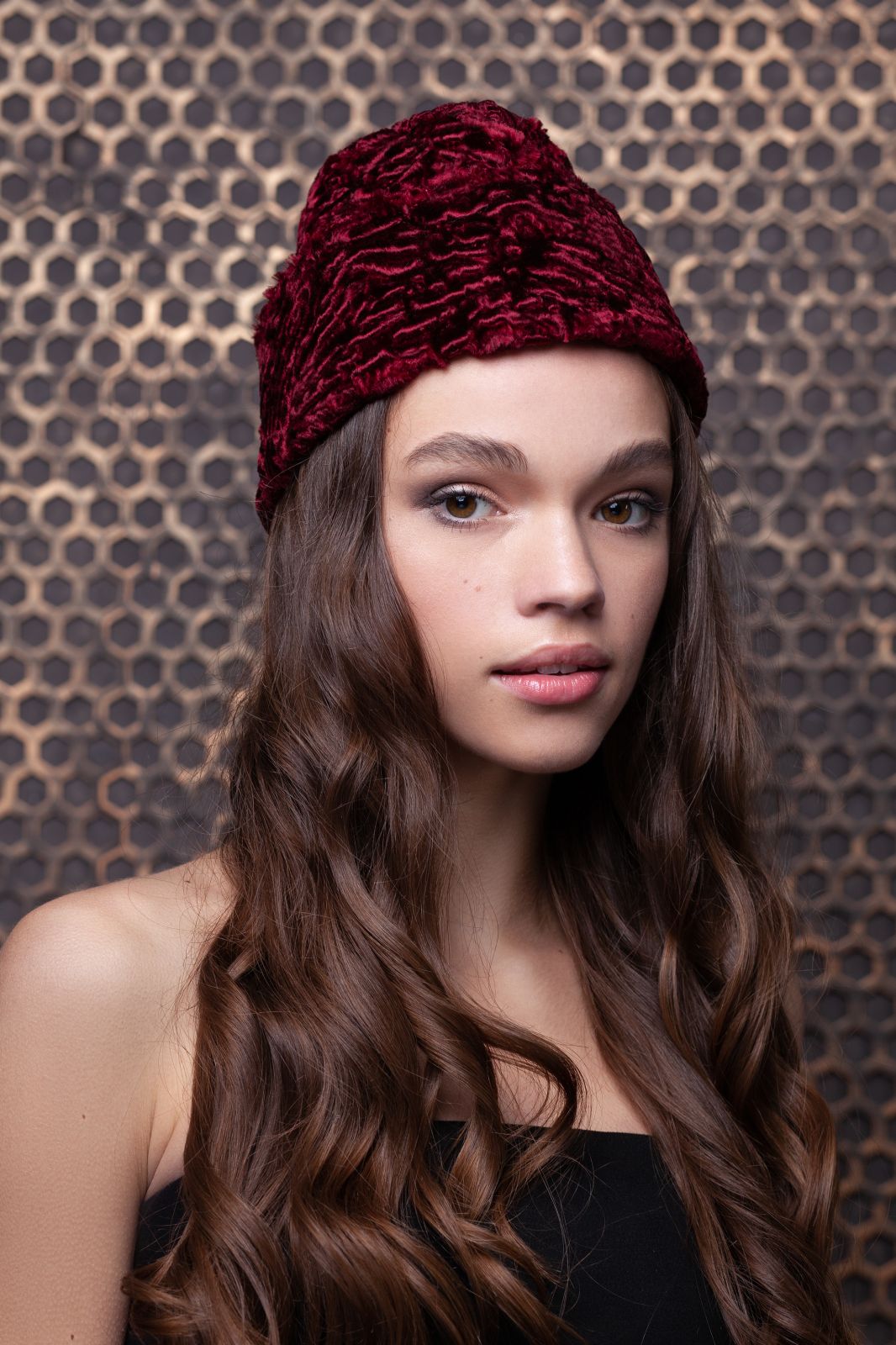 Photo #2 - Forage cap double sided eco fur Tissavel - astrakhan garnet