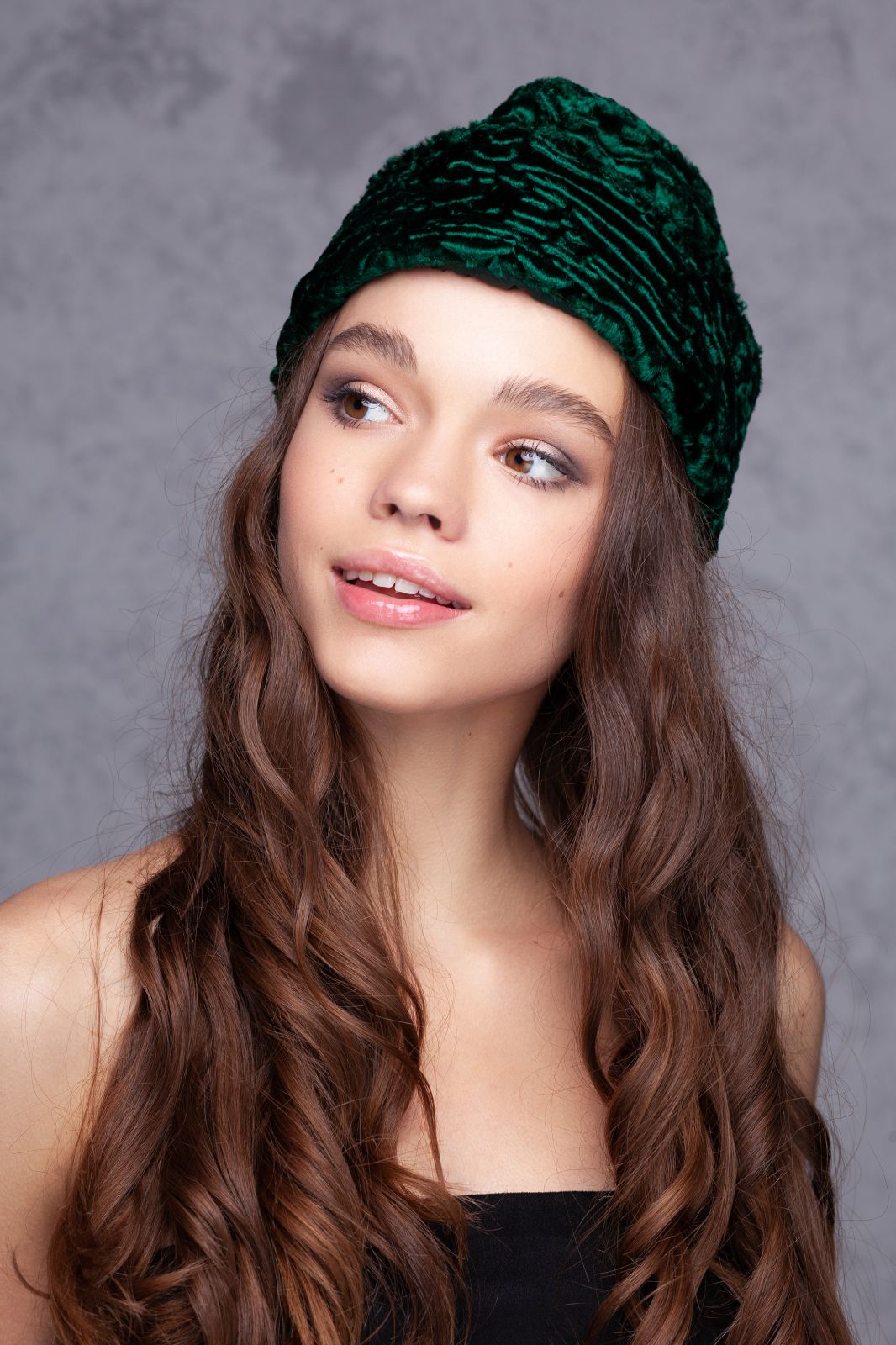 Photo #1 - Forage cap double sided eco fur Tissavel - astrakhan emerald