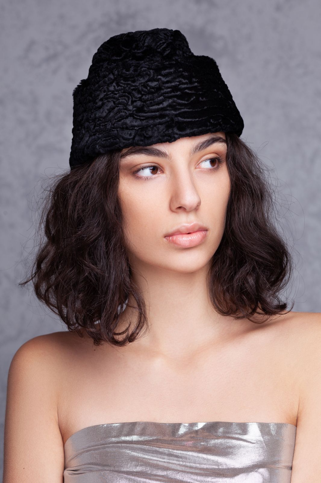 Photo #1 - Forage cap double sided eco fur Tissavel - astrakhan obsidian